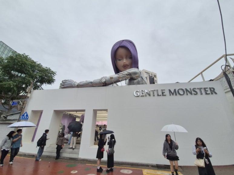 Cửa hàng Pop-up Gentle Monster Seongsu 외관 로봇