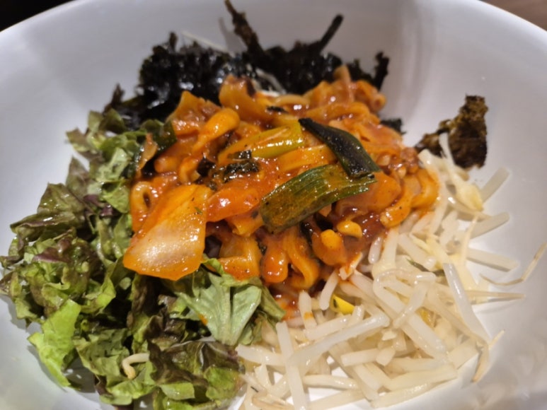 Bibimbap beim Mischen