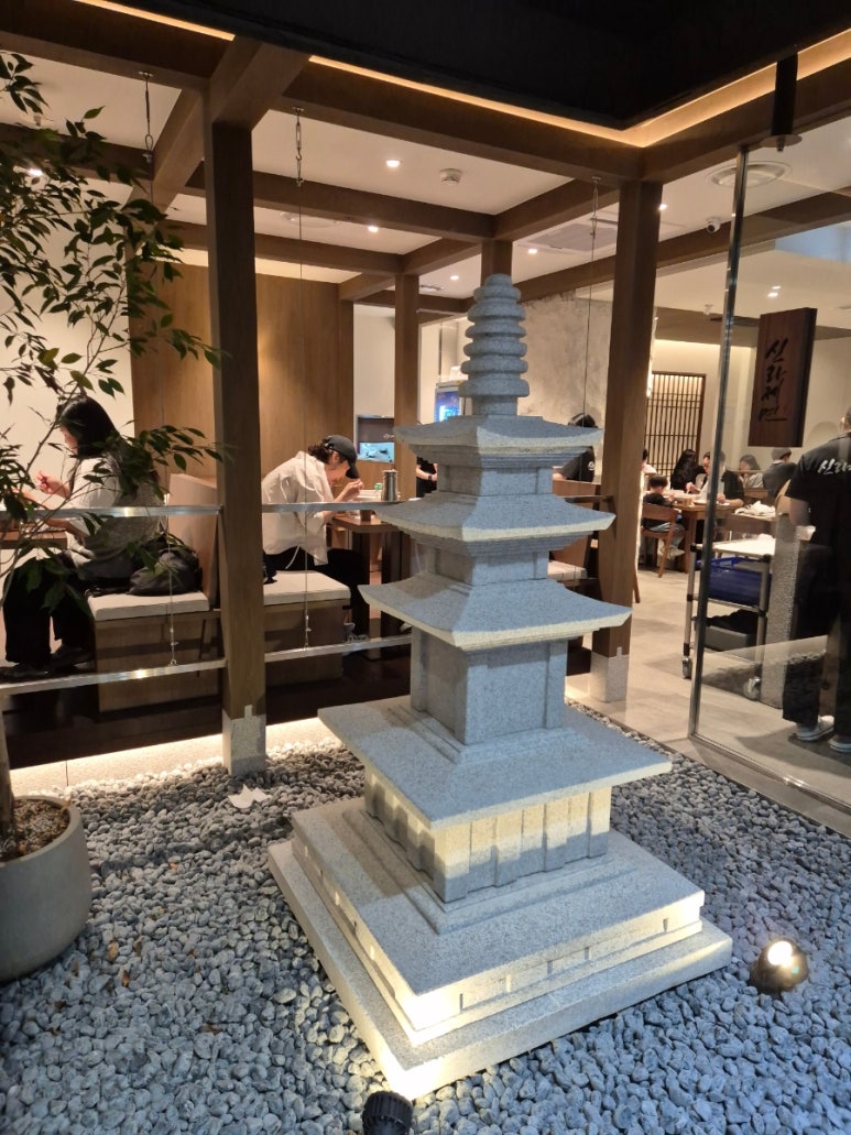 Mini-Pagode im Inneren des Restaurants