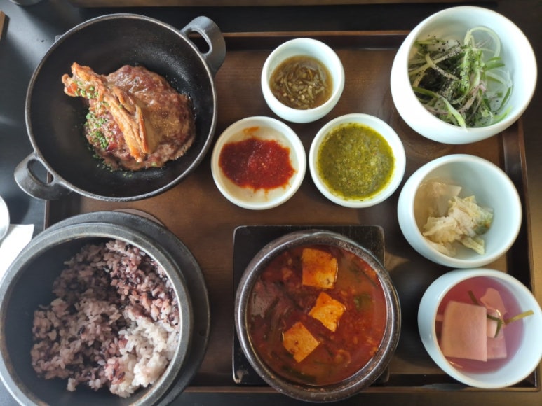 Dwaeji Tteokgalbi Bansang
