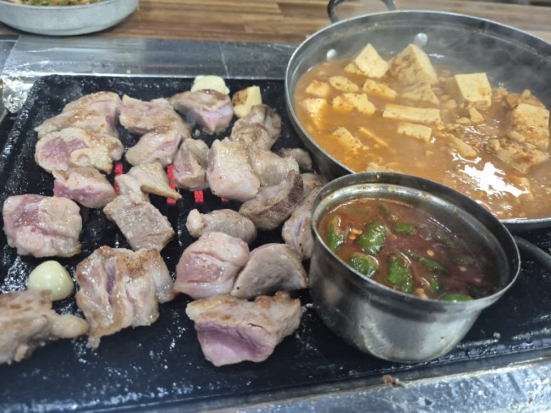 Mezclando meljeot con cheonggukjang