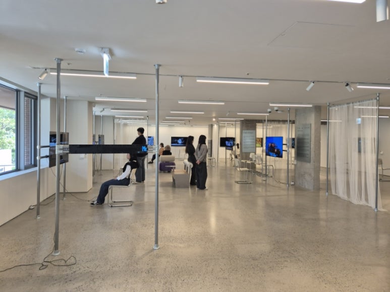 展示および映像プレイスペース