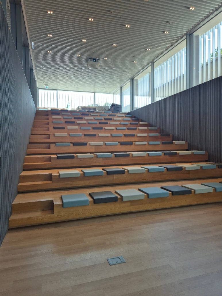 ダハル講義場入口