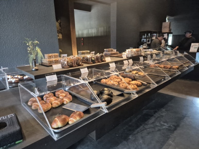 Interior de la cafetería Muroi