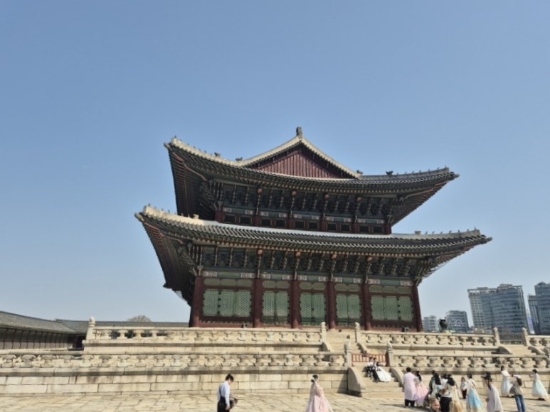 Vista general del Salón Geunjeongjeon