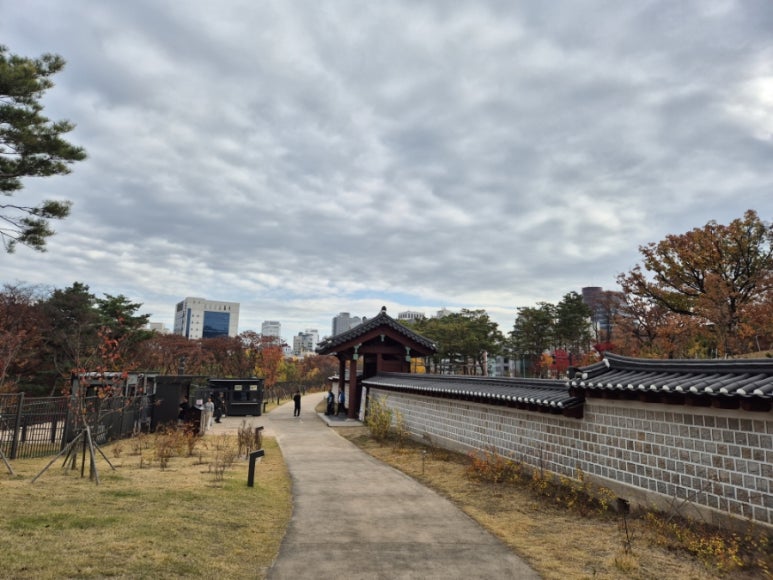 Entrée Est du Sanctuaire de Jongmyo