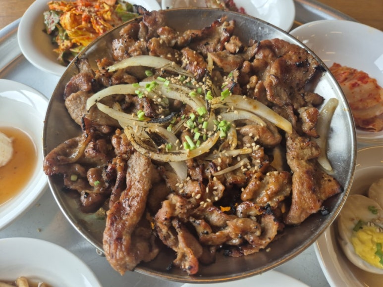 Thịt heo nướng than tại Nhà hàng Ốc Sên