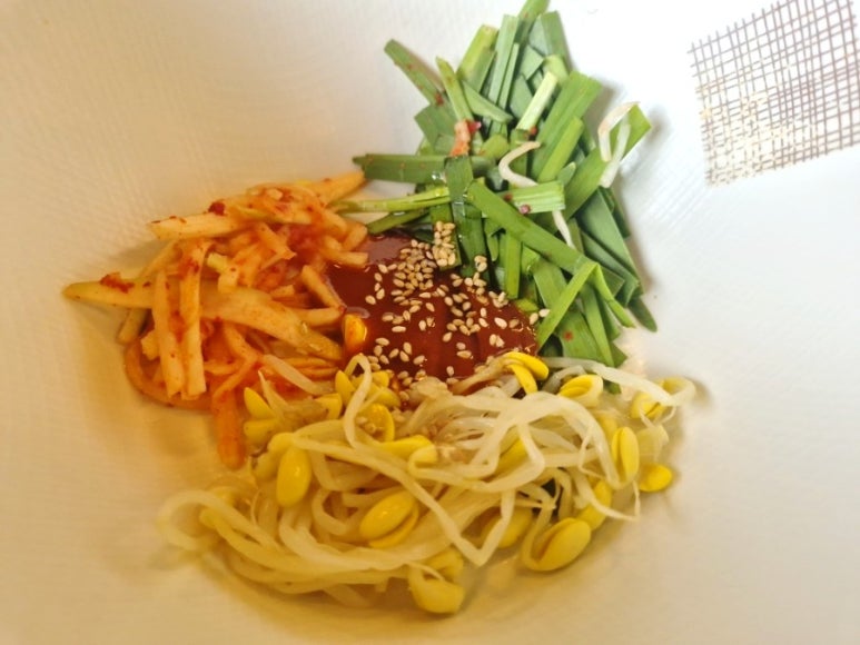 Nguyên liệu làm cơm trộn tương đậu nành lên men
