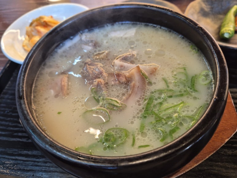 Anmok Strand 돼지국밥 Fleisch