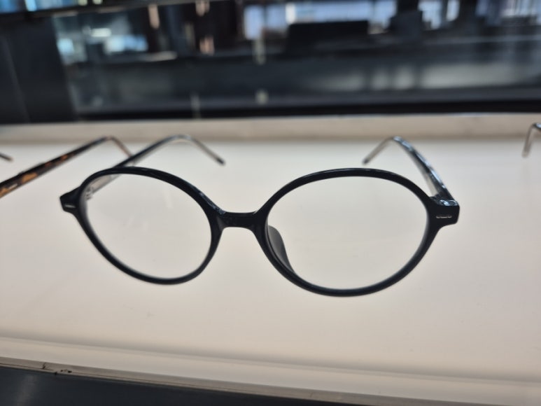 Intérieur du 2ème étage - Lunettes EDIE noires (épuisées)