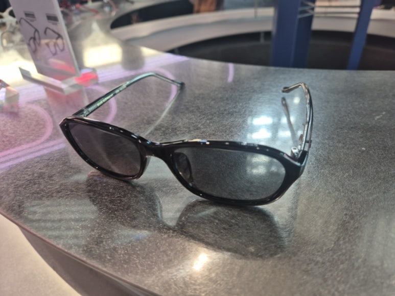 Intérieur du 1er étage - Divers designs de montures de lunettes