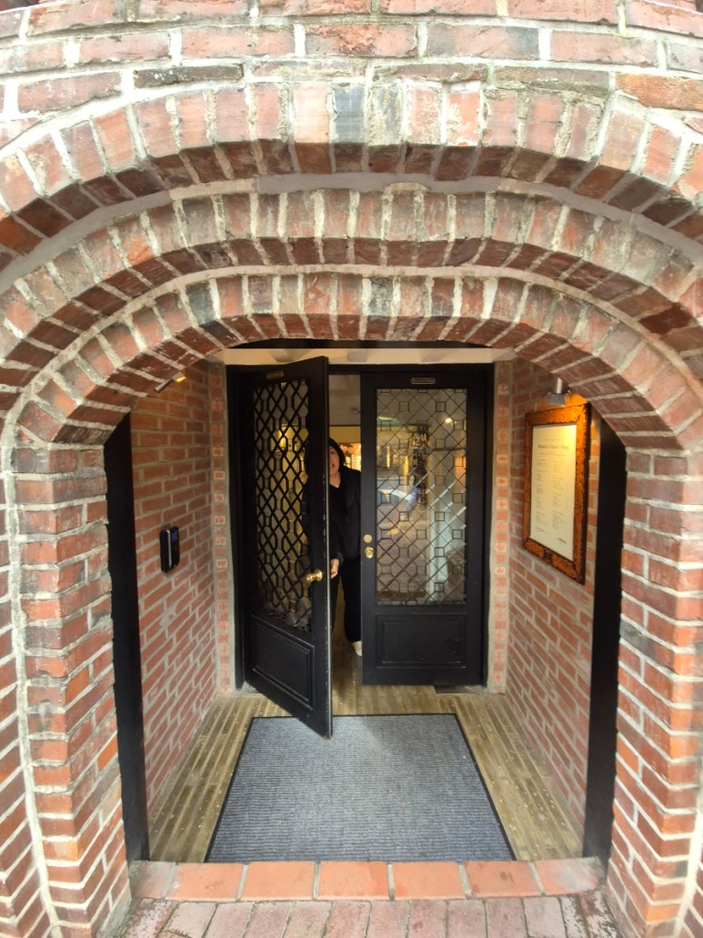 Entrada del Anexo del antiguo edificio Shin-A Ilbo