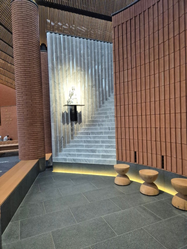 Mini habitaciones interiores en la Gran Catedral