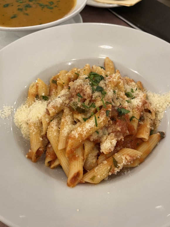 Pâtes à la tomate de Sörforrás étterem