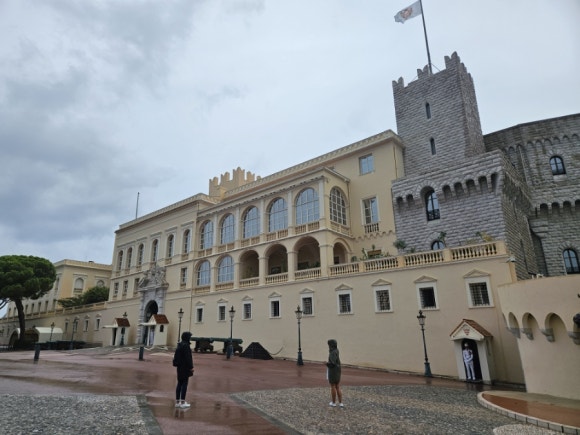Vẻ đẹp của Cung điện Thân vương Monaco