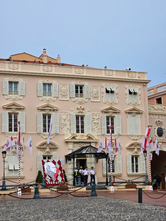 Chuẩn bị sự kiện tại Cung điện Thân vương Monaco