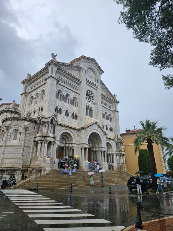 Ngoại thất Nhà thờ chính tòa Monaco