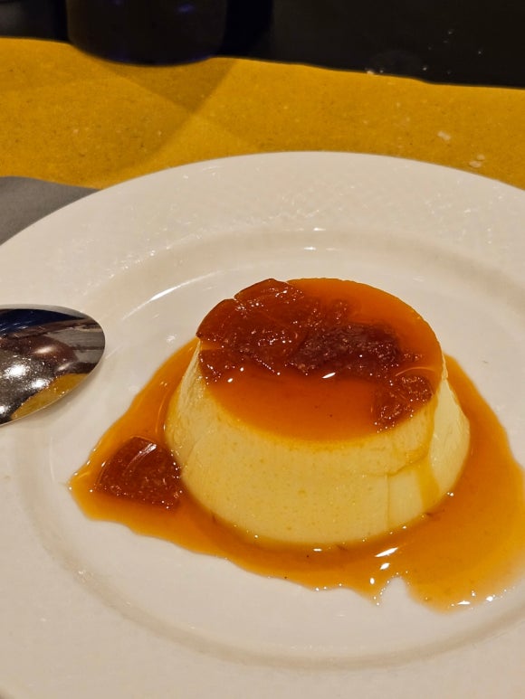 Bữa tối khách sạn - Bánh pudding ngọt ngào