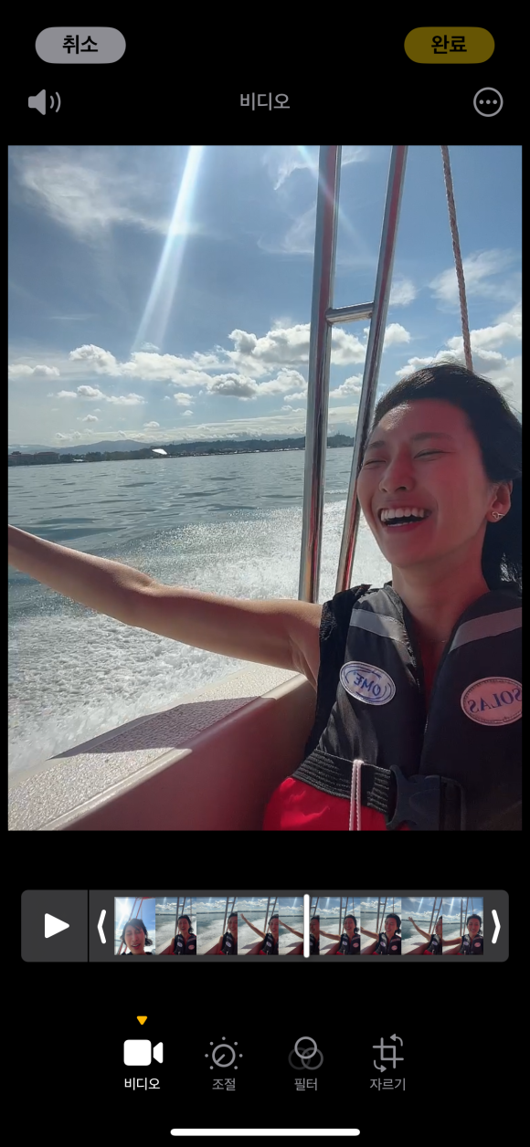 Yacht auf dem Weg zur Mamutik Insel