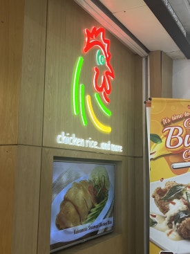 Innenansicht des Restaurants in Einkaufszentrum Suria Sabah