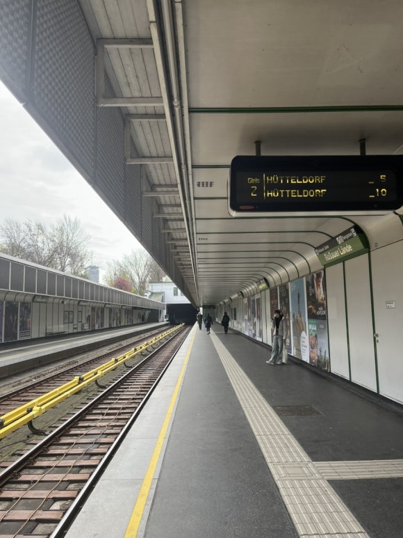 シェーンブルン駅