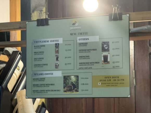Kaffeehaus in einer Gasse der Altstadt
