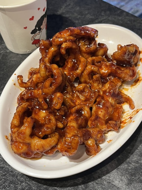 Spicy stir-fried chicken feet