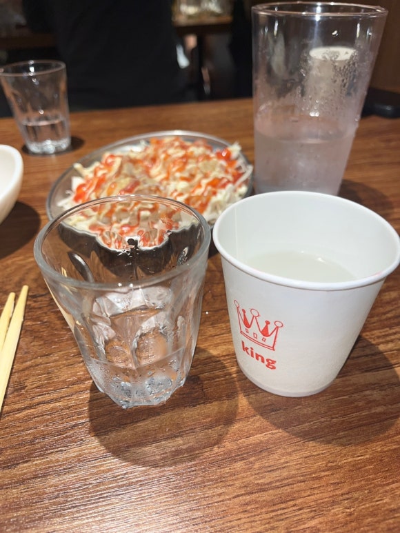 Eau et verres à saké