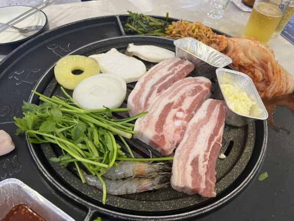 Selbstbedienungstheke im Saengmacha Filiale Suwon Bahnhof