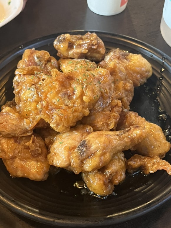 Pollo frito con ajo de Aсси Dakbal