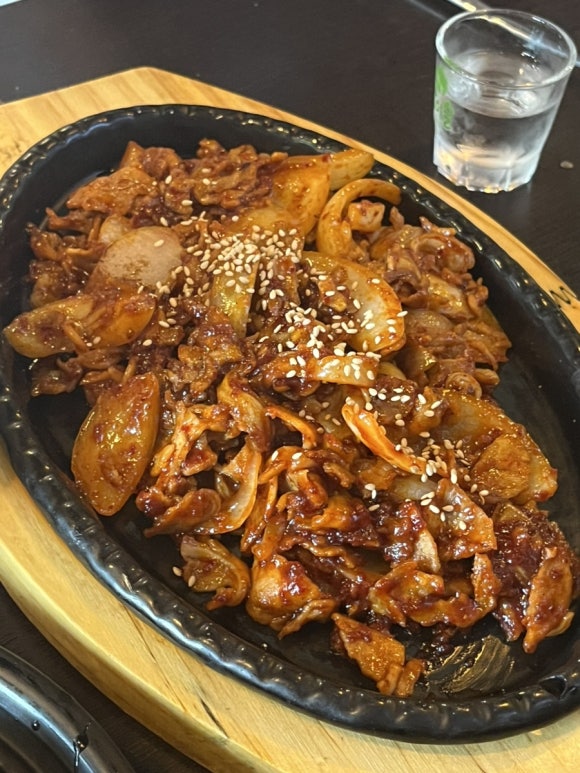 Plato de Odolppyeo de Aсси Dakbal