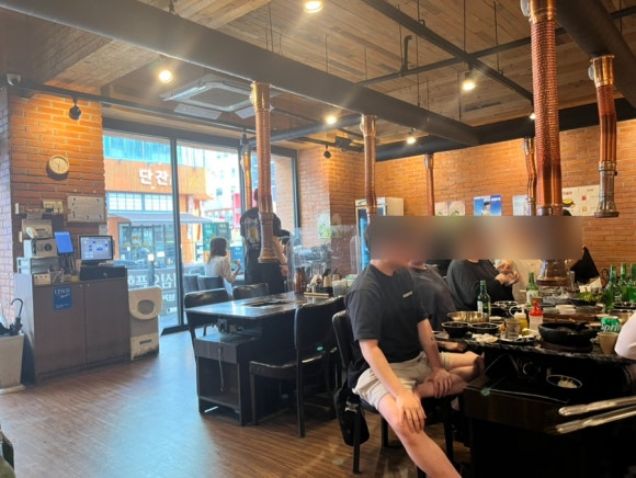 Interior of Majangdong Kimchi Suwon Ingye Branch