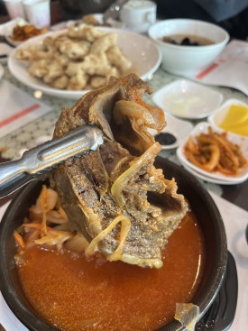 Detalle del Jjambbong de costillas de res del Río Yangtsé