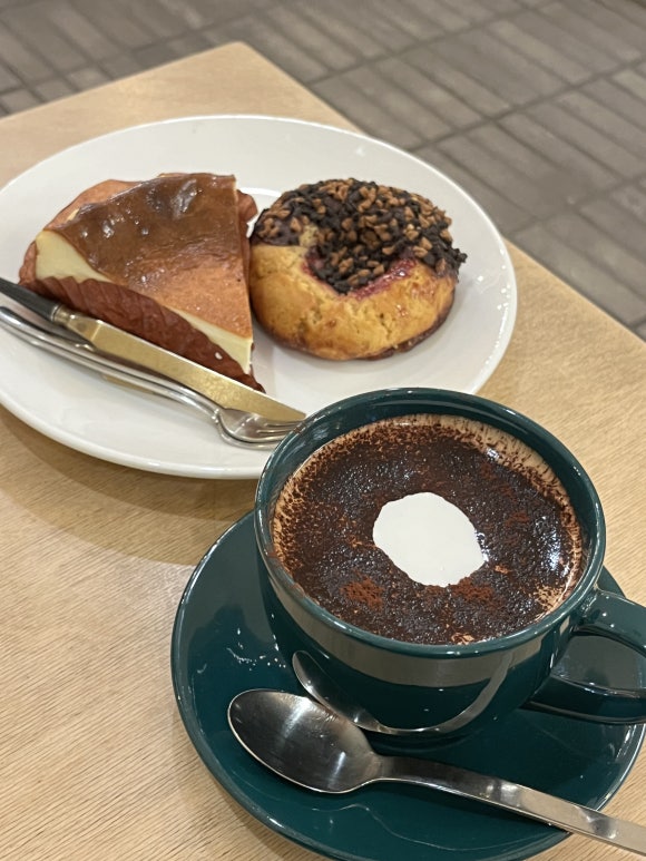 カフェティアーズ 店内の全身鏡