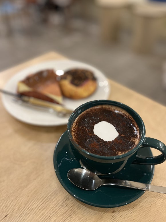 カフェティアーズ バスクチーズケーキ