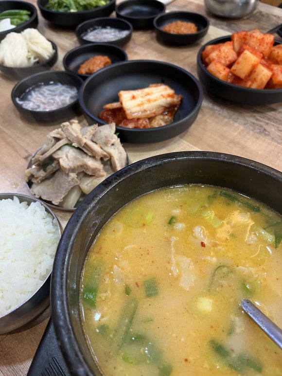 スヨンボンガ豚スープご飯 肉