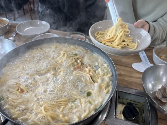 宮廷海鮮カルグクス アサリうどん