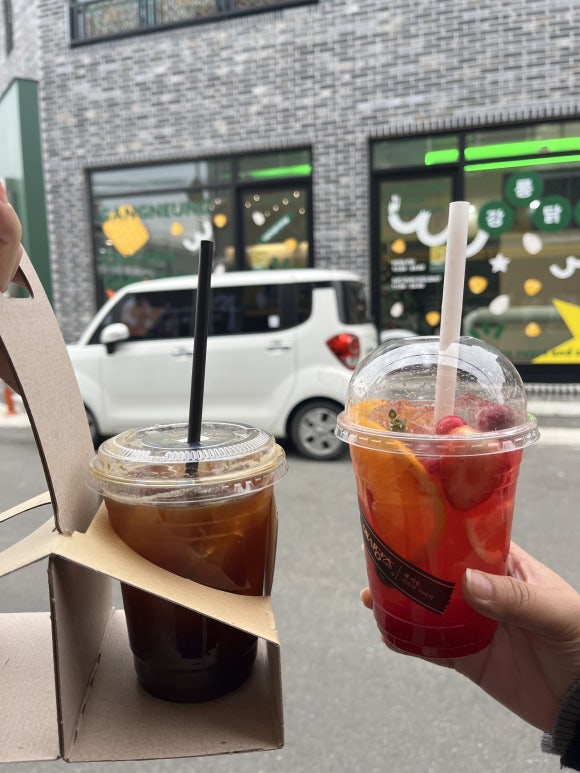 Nhà Đậu Hũ 9 Anh Em tặng bã đậu nành