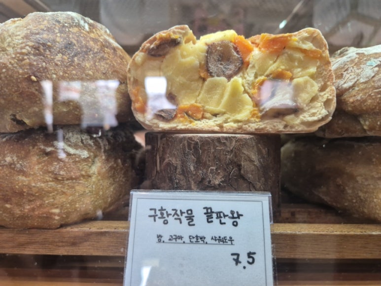 Ugly Bakery display case bread details