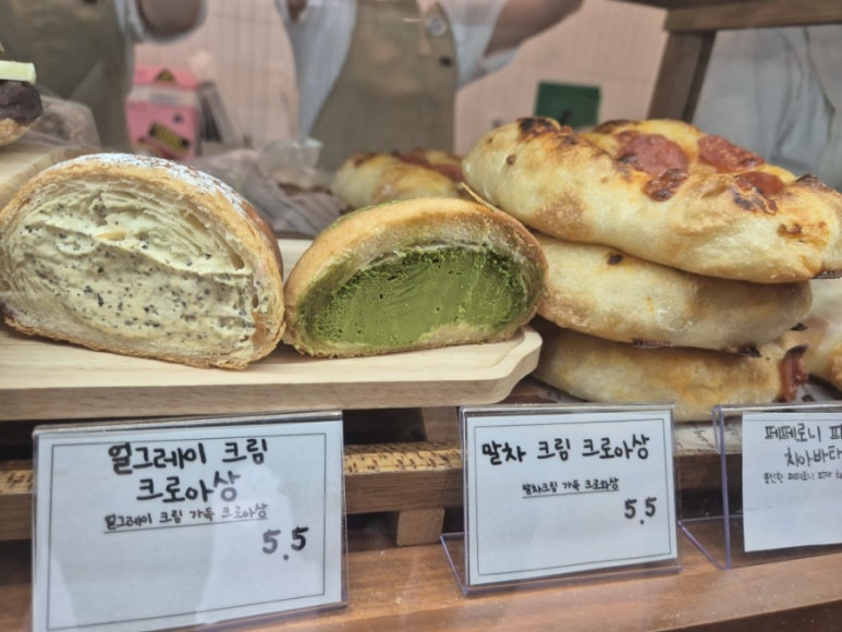Ugly Bakery display case bread