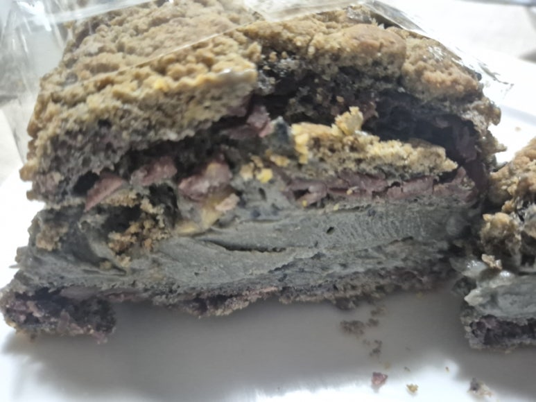 Black sesame mammoth bun