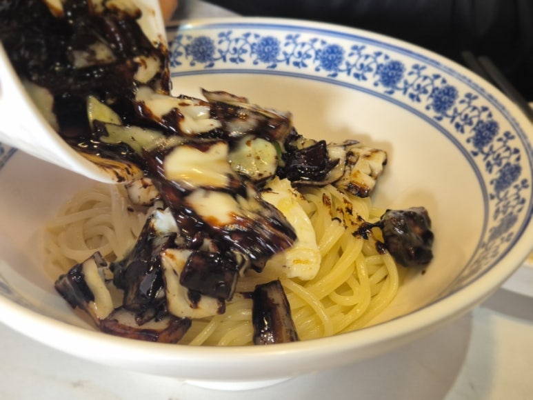 ガンチャジャン 麺とソース画像