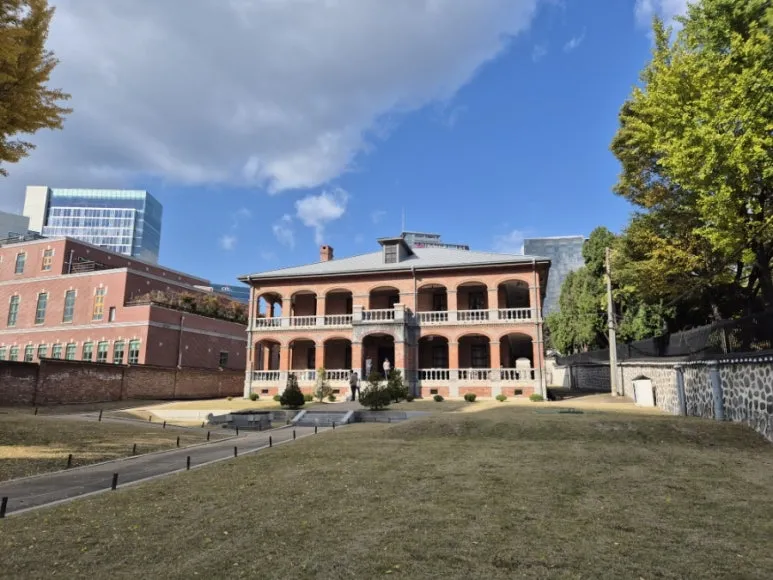 Deoksugung Palast: Jungmyeongjeon (Ort des Vertrags von Eulsa) & Jeongdongjin Observatorium (Panorama-Blick auf Deoksugung