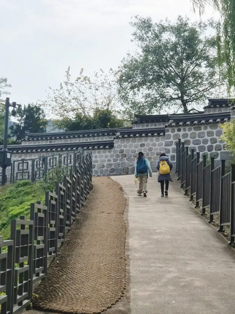 Camino del Muro de Piedra de Deoksugung · Palacio Deoksugung