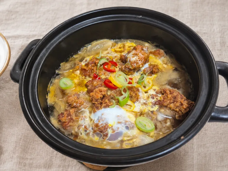 今日の料理] 残ったチキンで作る [フライドチキン卵丼] .. (食ポイラー チェ・ガンロク