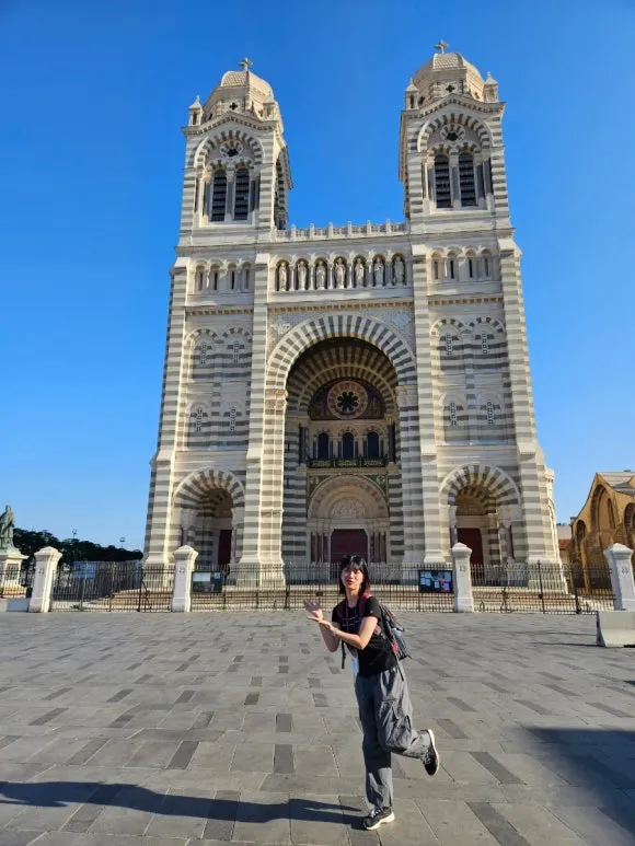 Außenansicht der Kathedrale von Marseille