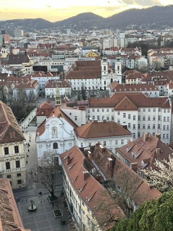 Áo Graz 2박3일 여행: Bảo tàng Mỹ thuật Graz, Schlossberg, Phố cổ 쇼핑